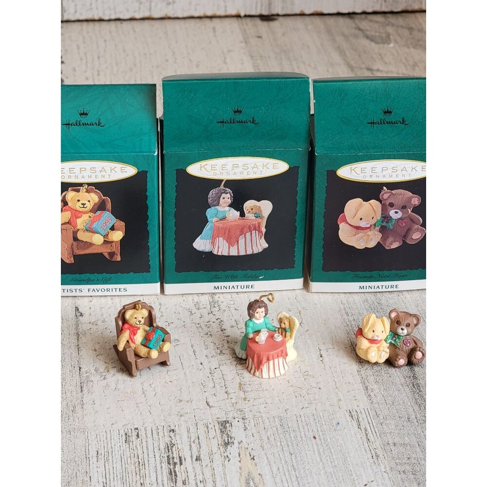 Hallmark miniature tea time‎ with Teddy set ornament Xmas